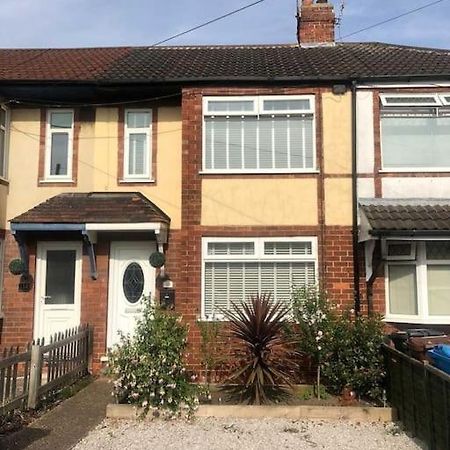 Two Bedroom Terrace House With Parking كينغستون أبون هول المظهر الخارجي الصورة